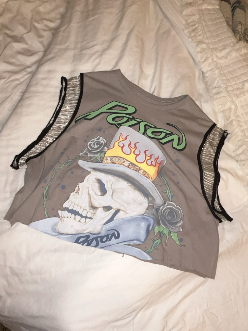 Graphic Skull Crop Tee - Gray "Poison"